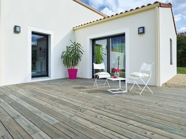 Réalisation d'une terrasse bois en lames bombé Michel