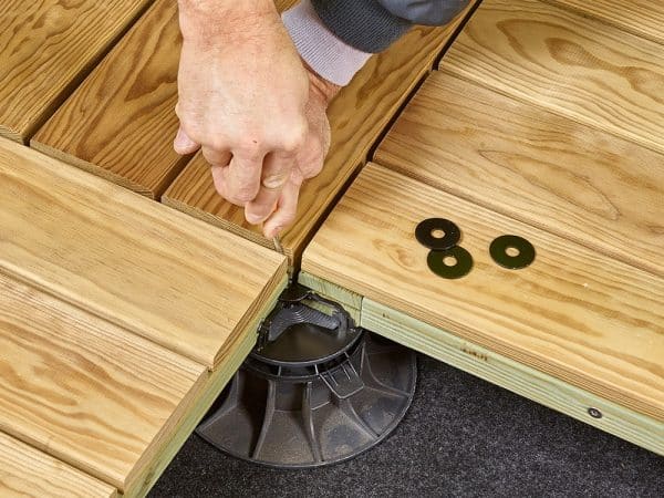 Pose d'une terrasse en dalle sur des connecteurs