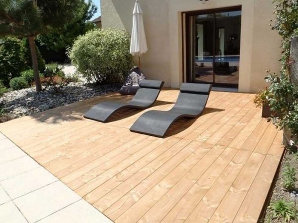 Réalisation d'une terrasse bois en lames bombées hubert