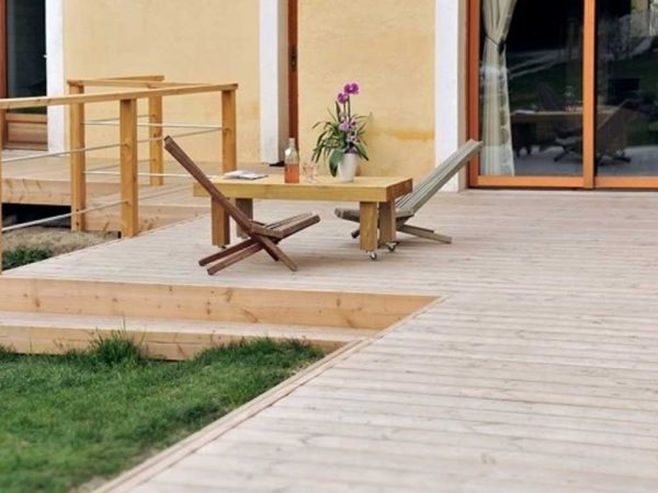 Réalisation d'une terrasse bois en lames bombées hubert