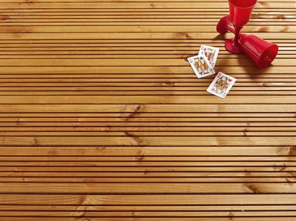 Réalisation d'une terrasse bois en lames rainurées Gustave