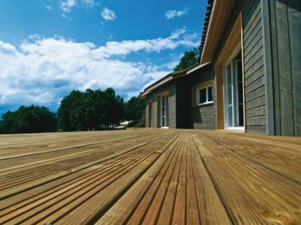 Réalisation d'une terrasse bois en lames rainurées Gustave