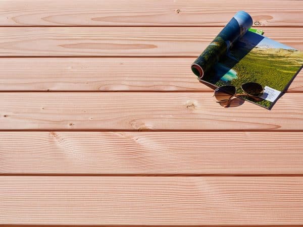 réalisation d'une terrasse bois en lames bombées léon