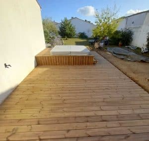 terrasse avec jacuzzi